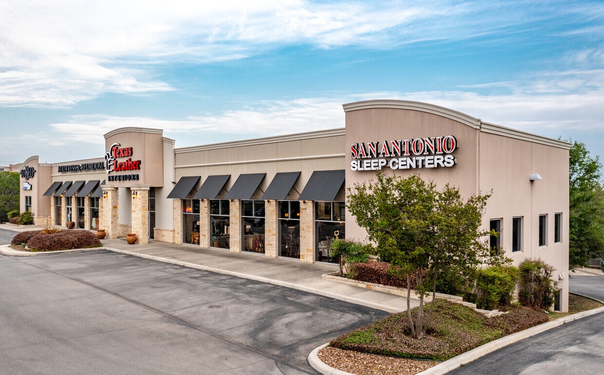 Obsido Commercial arranges 10,020-sq.-ft. retail lease for Amish Oak in Texas at Peninsula Center